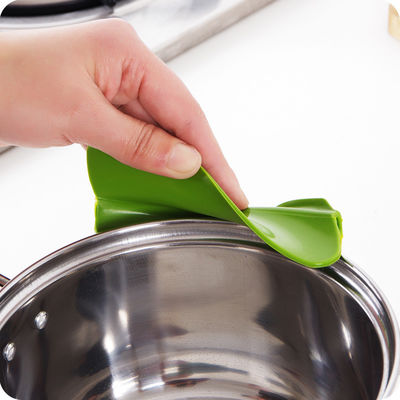 Kitchen Gadgets Silicone Anti-Spill Leak Pot with Round Mouth Edge Deflector 20g