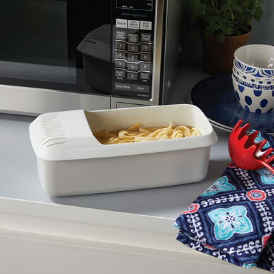 Convenient Customized Microwave Pasta Cooker for Straining Spaghetti Noodles