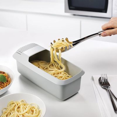 Convenient Customized Microwave Pasta Cooker for Straining Spaghetti Noodles