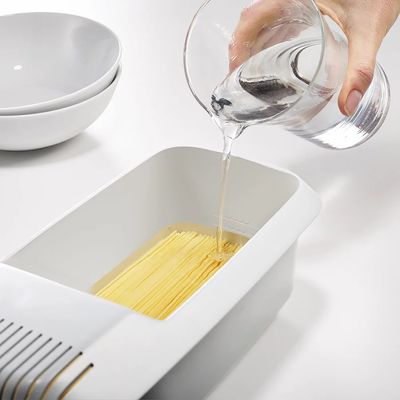 Convenient Customized Microwave Pasta Cooker for Straining Spaghetti Noodles