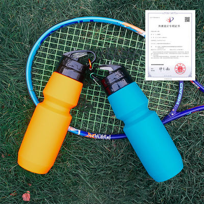 750ml Anti-corrosion Coated Silicone Water Bottle for Travel and Sports Customizable