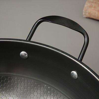Minimalist Style Non Stick Honeycomb 34cm Pure Iron Frying Wok Sustainable and Durable